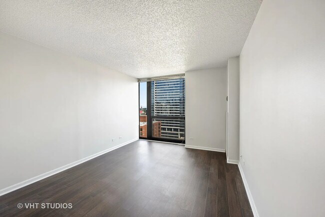Building Photo - 1122 N Clark St
