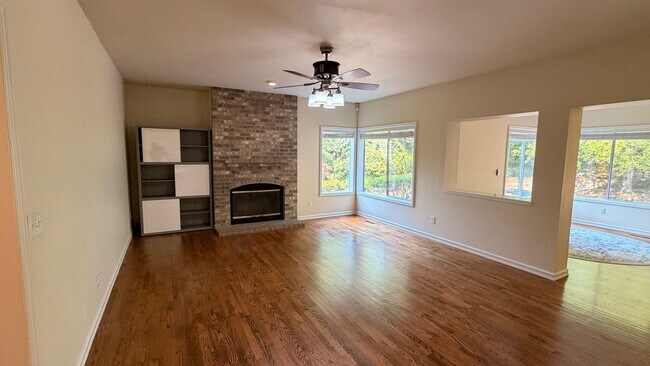 Building Photo - Beautiful Upgraded 4 Bedroom 2.75 Bath Home in Sammamish