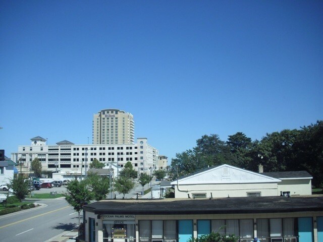 Building Photo - Beach Borough