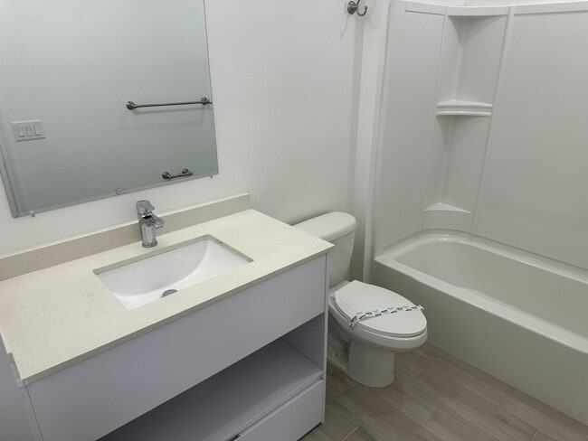 Building Photo - Beautiful 2 Bedroom, 2 Bathroom Apartment in Prime Orlando Location – 1 Month Free!