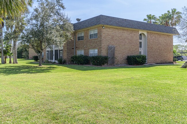 Building Photo - 825 Santa Isabel Blvd