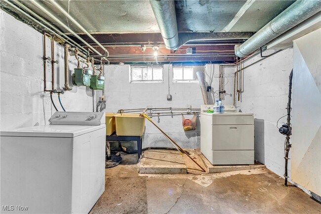 Building Photo - 15102 Edgewood Ave