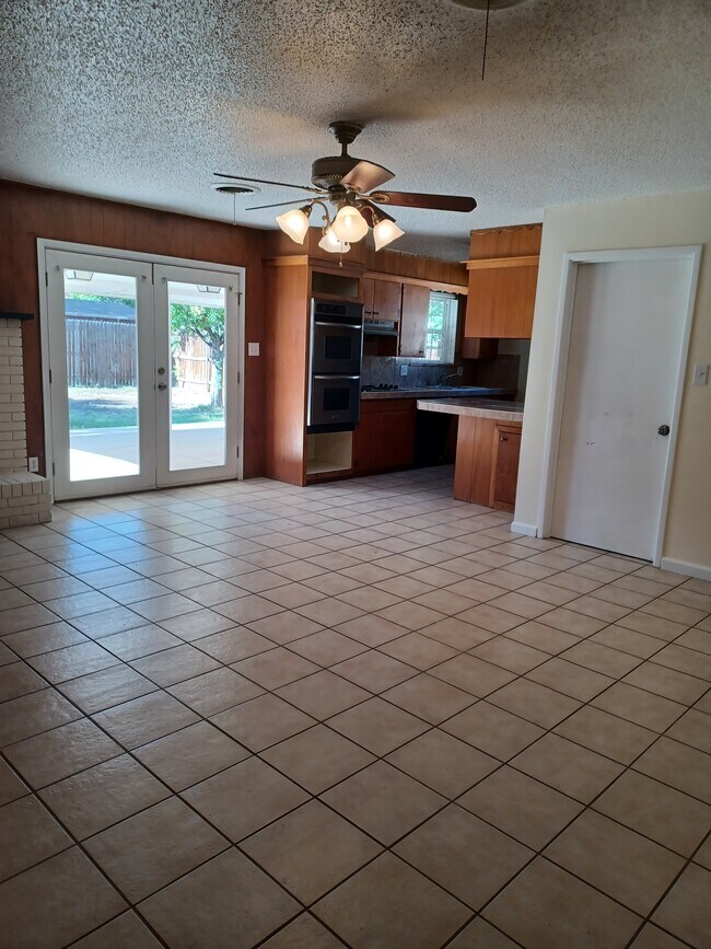 Building Photo - 120 Sandy Ln