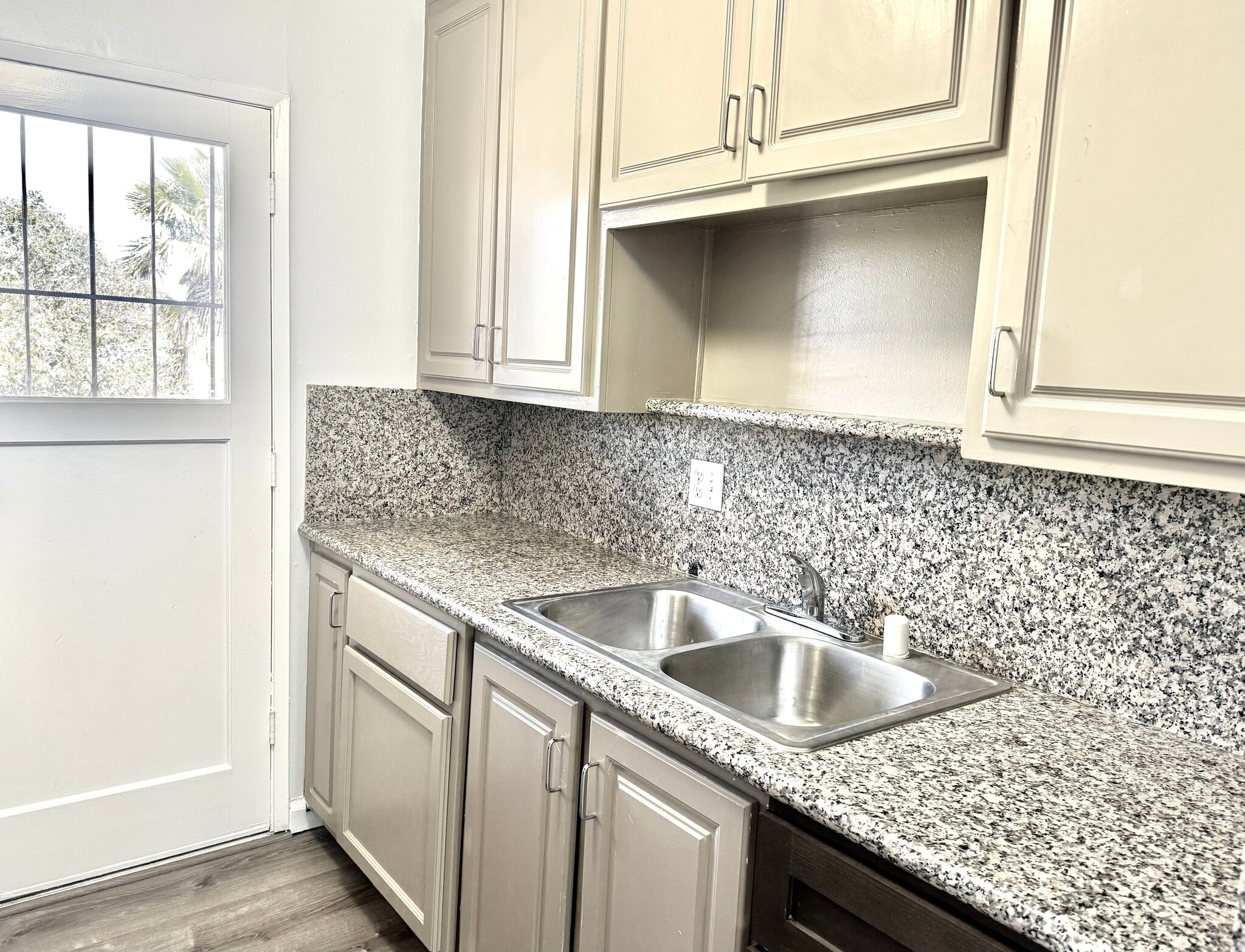 Building Photo - 4549 Greenholme Dr