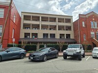 Building Photo - Large 2 bedroom one level condo on first f...