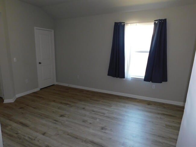 Building Photo - 104 Royal Palm Way