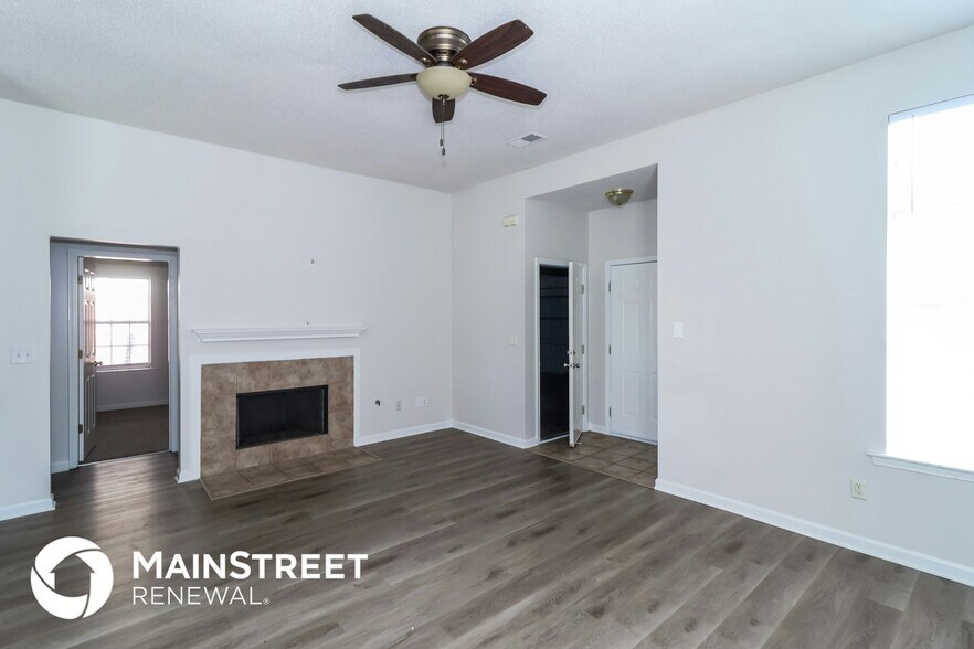 Building Photo - 7068 Kings Crown Dr