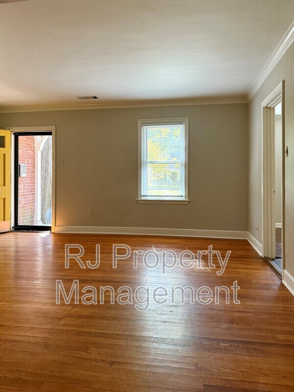 Building Photo - 2888 Midland Ave