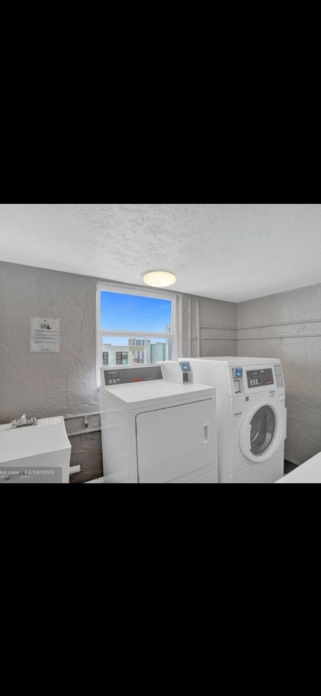 Building Photo - 3015 N Ocean Blvd