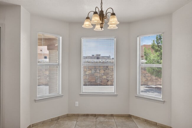 Building Photo - 608 Cactus Creek Pl