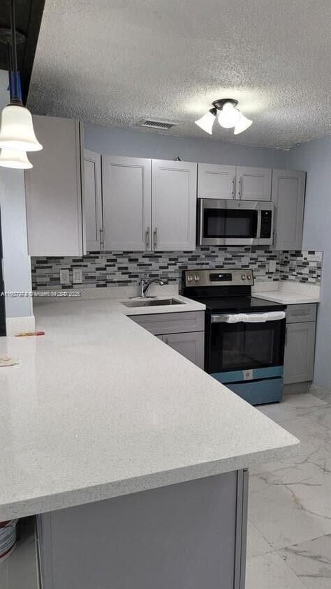 Building Photo - 935 W 5th St