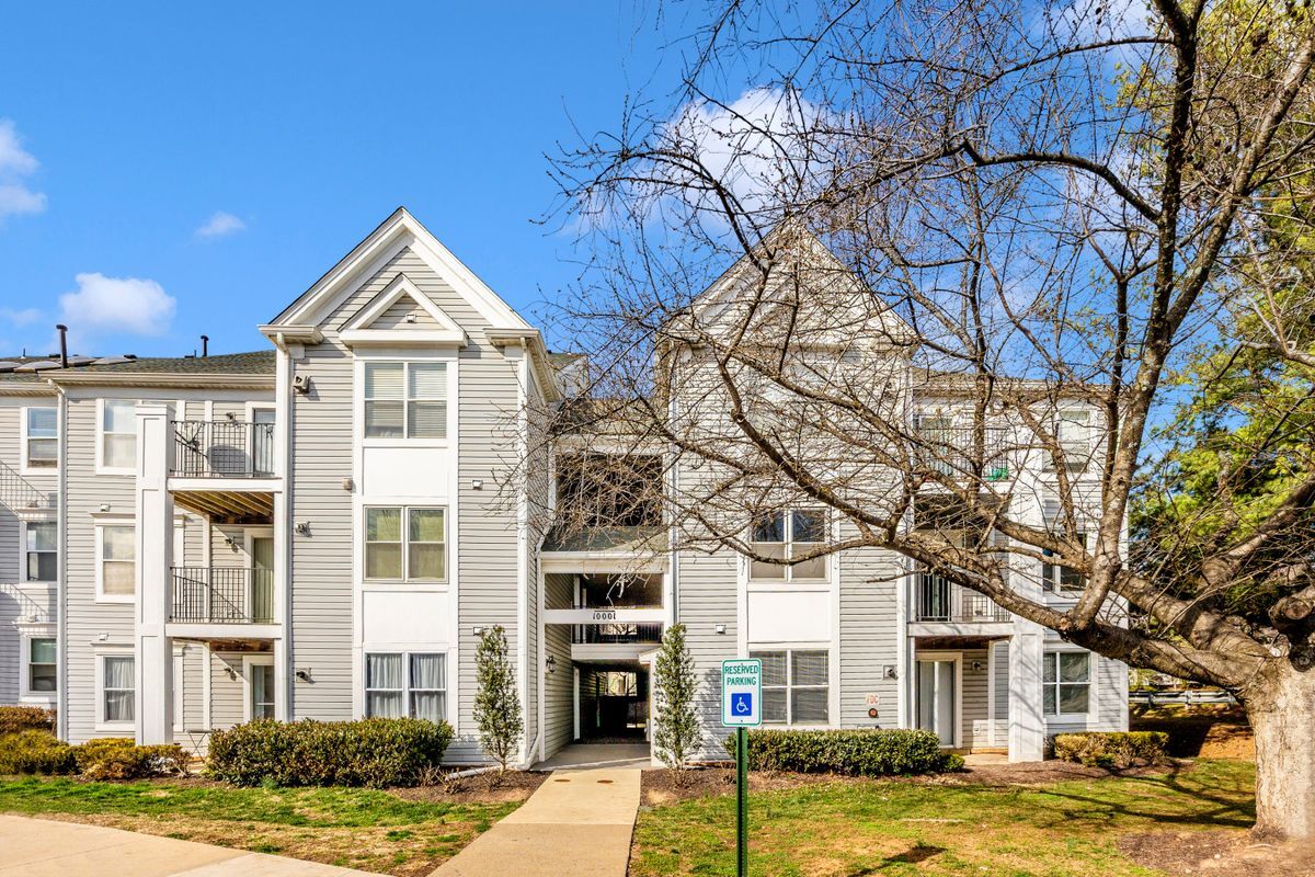 Building Photo - 10001 Vanderbilt Cir