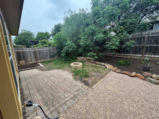 Building Photo - 2110 Charlotte Estates Dr