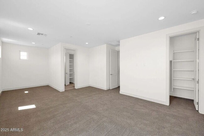 Building Photo - 2648 E Longhorn Ct
