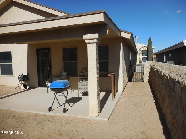 Building Photo - 12572 Paseo Lindo Dr