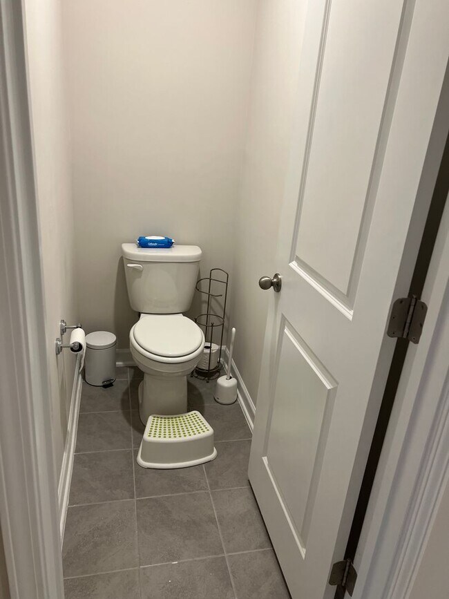 Building Photo - BEAUTIFUL 4 bedroom / 3 bath home located off Water Tower Road!