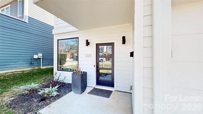 Building Photo - 1220 Lomax Ave