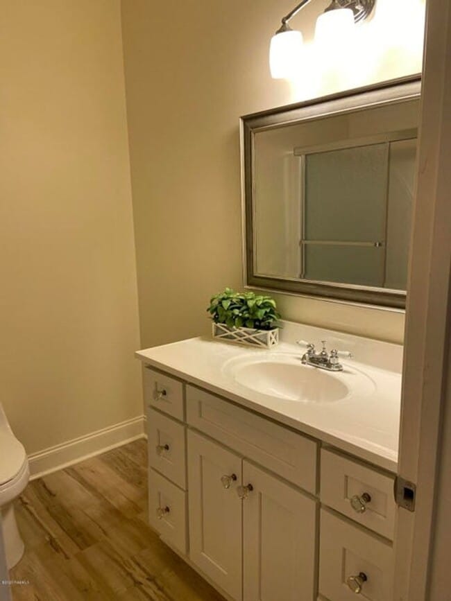 Building Photo - 108 Appleoak Ave