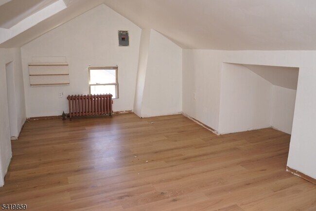 Building Photo - 430 Main St