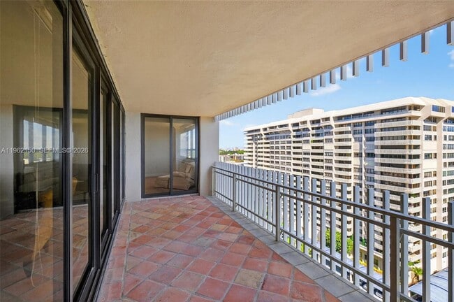 Building Photo - 2 Grove Isle Dr