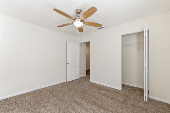 Building Photo - Welcome to this beautiful 3-bedroom, 2-bathroom home located in the heart of Bunnell!!