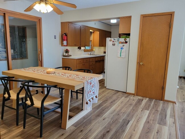 Building Photo - 3 Bedroom Unit