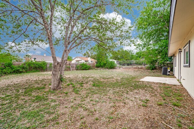Building Photo - NEWLY-REMODELED 3-BEDROOM HOME IN HERITAGE SUBDIVISION