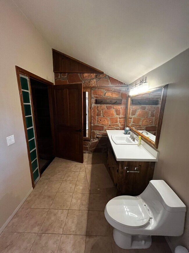 Building Photo - Unfurnished, 1-year long-term rental