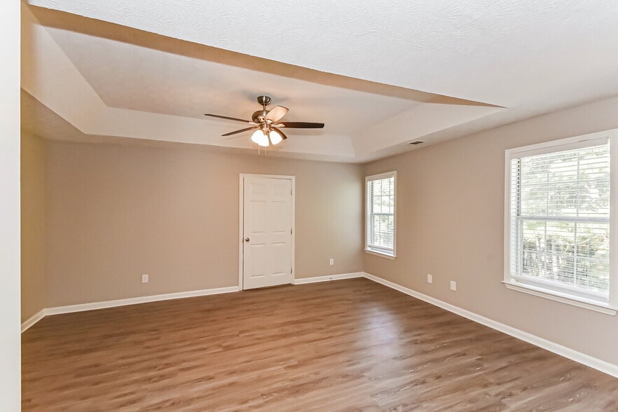 Building Photo - 7855 Clearview Cir