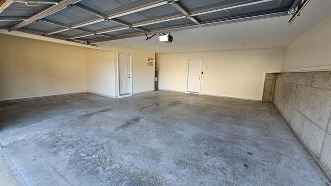 Building Photo - 2126 Crown Park Dr