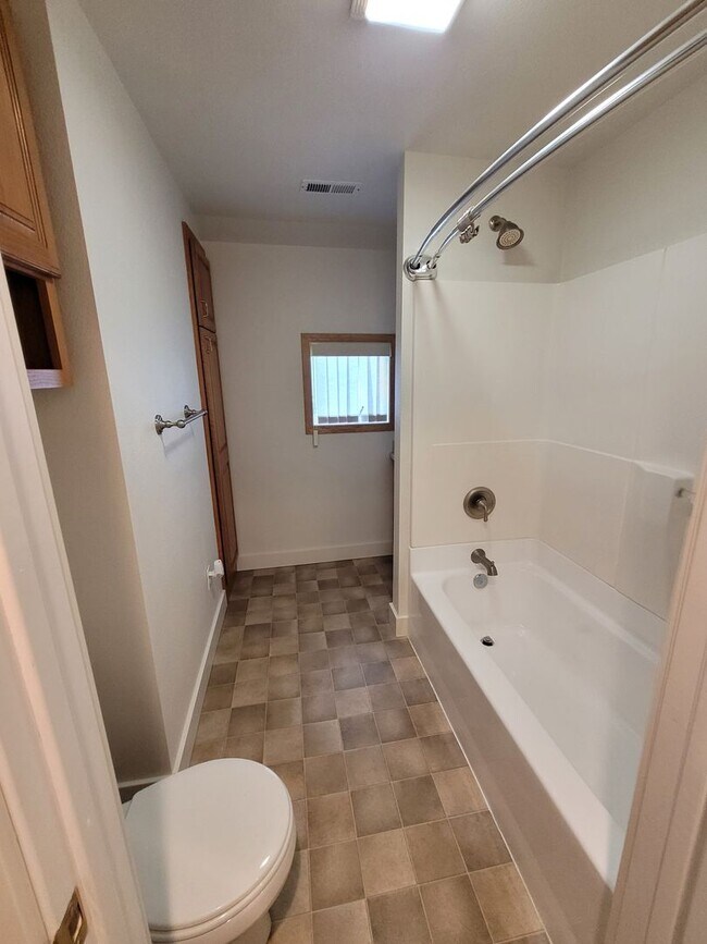 Building Photo - 4 Bedroom in the Country