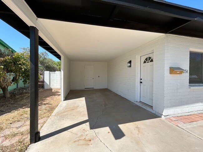 Building Photo - 1254 W Manhatton Dr