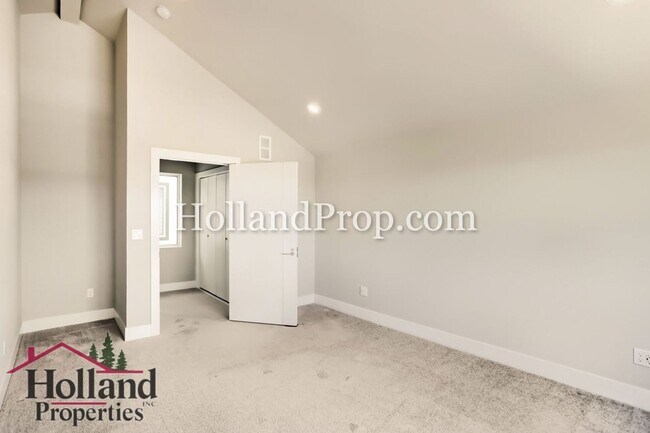 Building Photo - Spacious, Energy-Efficient Home in Reeds Crossing Near Parks & Trails
