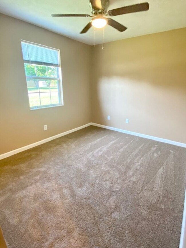 Building Photo - Perfect Starter Home