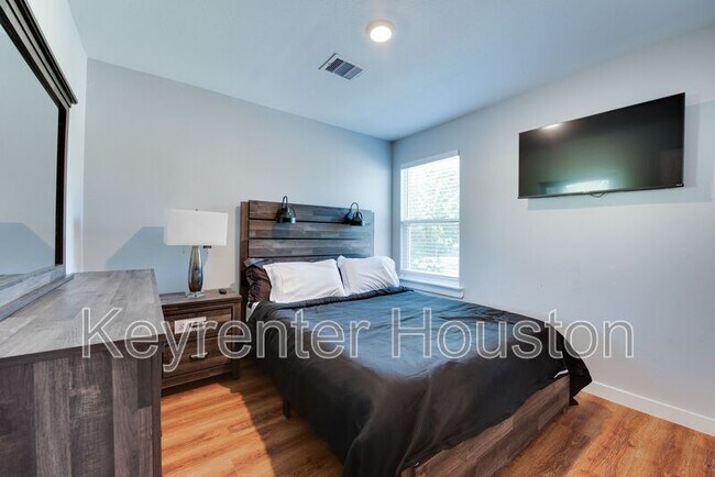 Building Photo - 7954 Sayers St