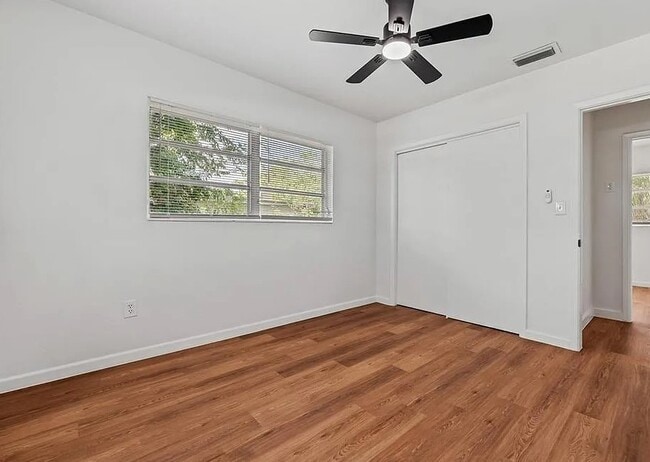 Building Photo - 1830 Hallum Ave