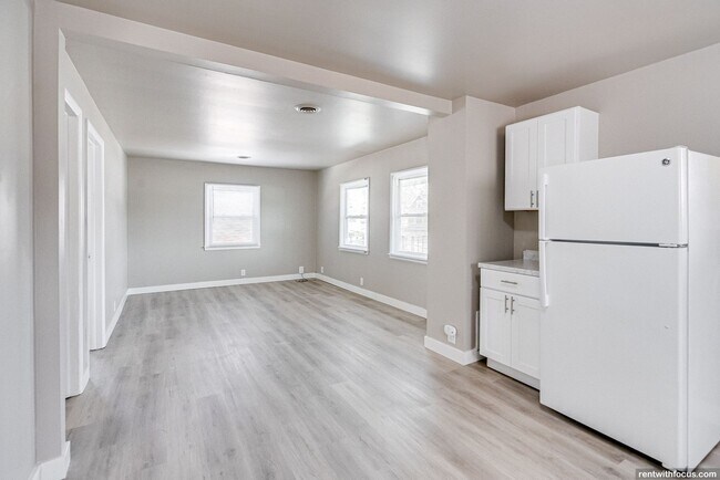 Building Photo - 1001 Main Ave