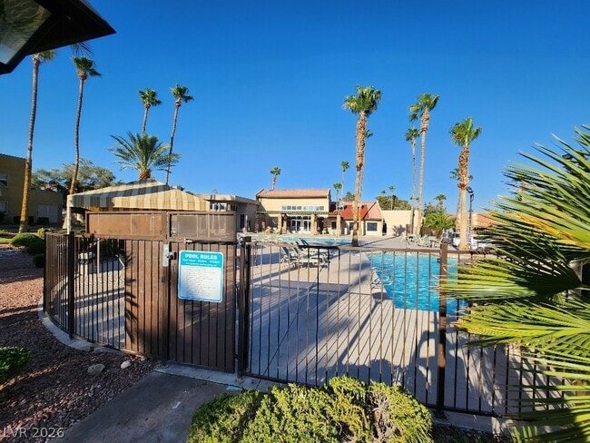 Building Photo - 5081 River Glen Dr