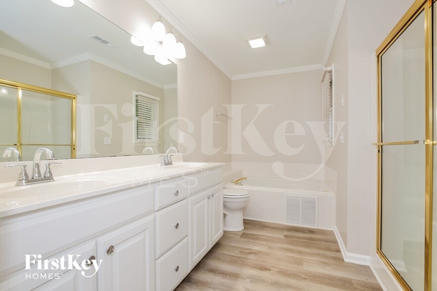 Building Photo - 1500 Groveland Trail