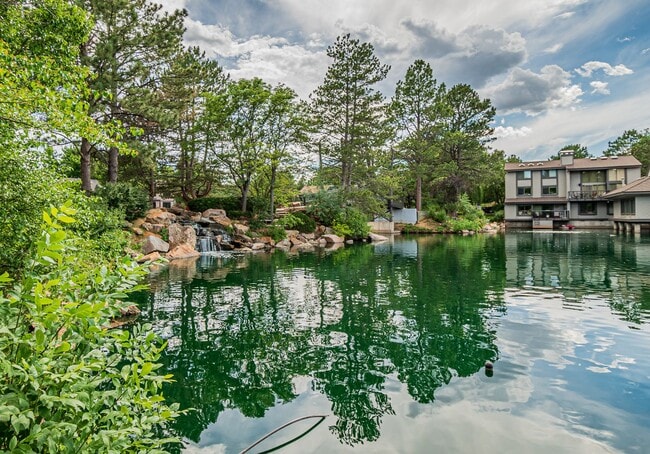 Building Photo - 9866 E Maplewood Cir