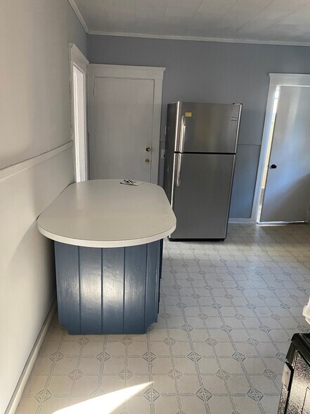 Building Photo - 128 Purchase St