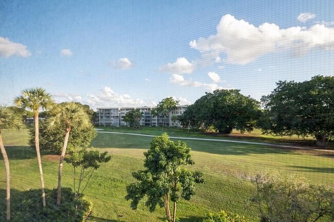 Building Photo - 4112 W Palm Aire Dr