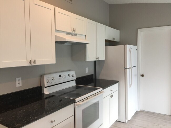 Building Photo - Indian Trails 3 Bedroom 2 Bath!