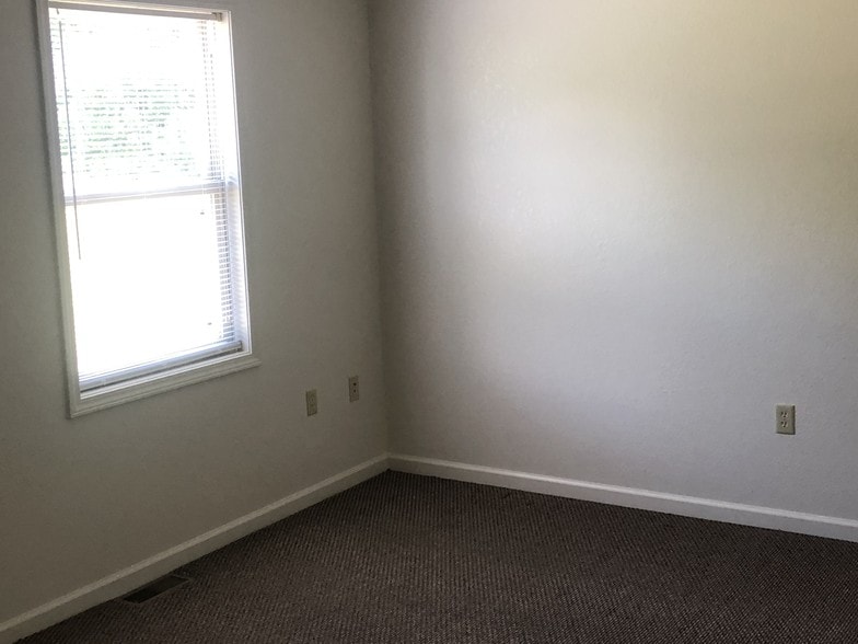 Bedroom - 15130 Sprucevale Rd