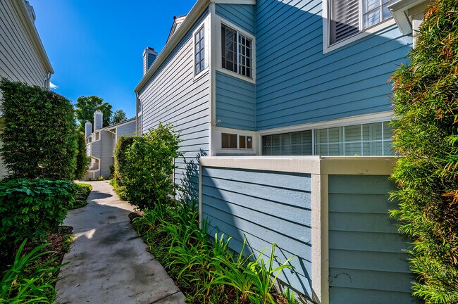 Building Photo - 620 Holbrook Ct