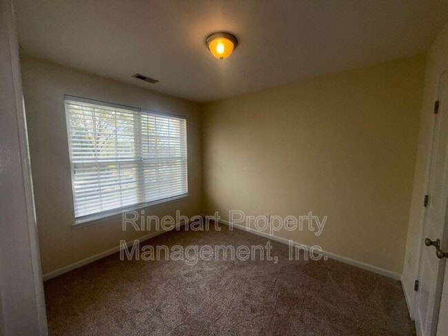 Building Photo - 530 Bent Leaf Ct