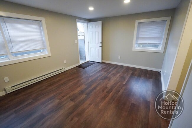 Building Photo - Faculty Street Triplex
