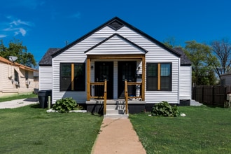 Building Photo - 3721 Mt Pleasant St