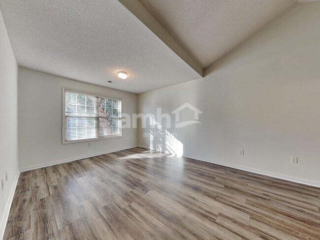 Building Photo - 11 Lake Linden Ct