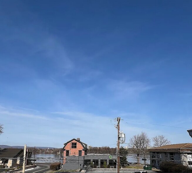 Building Photo - 533 N 2nd St